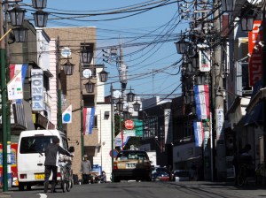 妙蓮寺駅前の商店街貫く主要道路で舗装工事、4月から6月まで実施予定